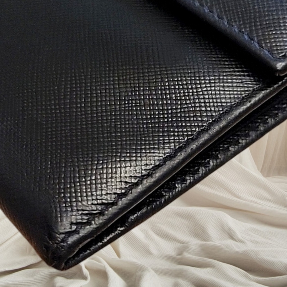 Gorgeous Vintage PRADA Unisex Trifold Wallet | Black Saffiano Leather | Like New - Picture 5 of 14